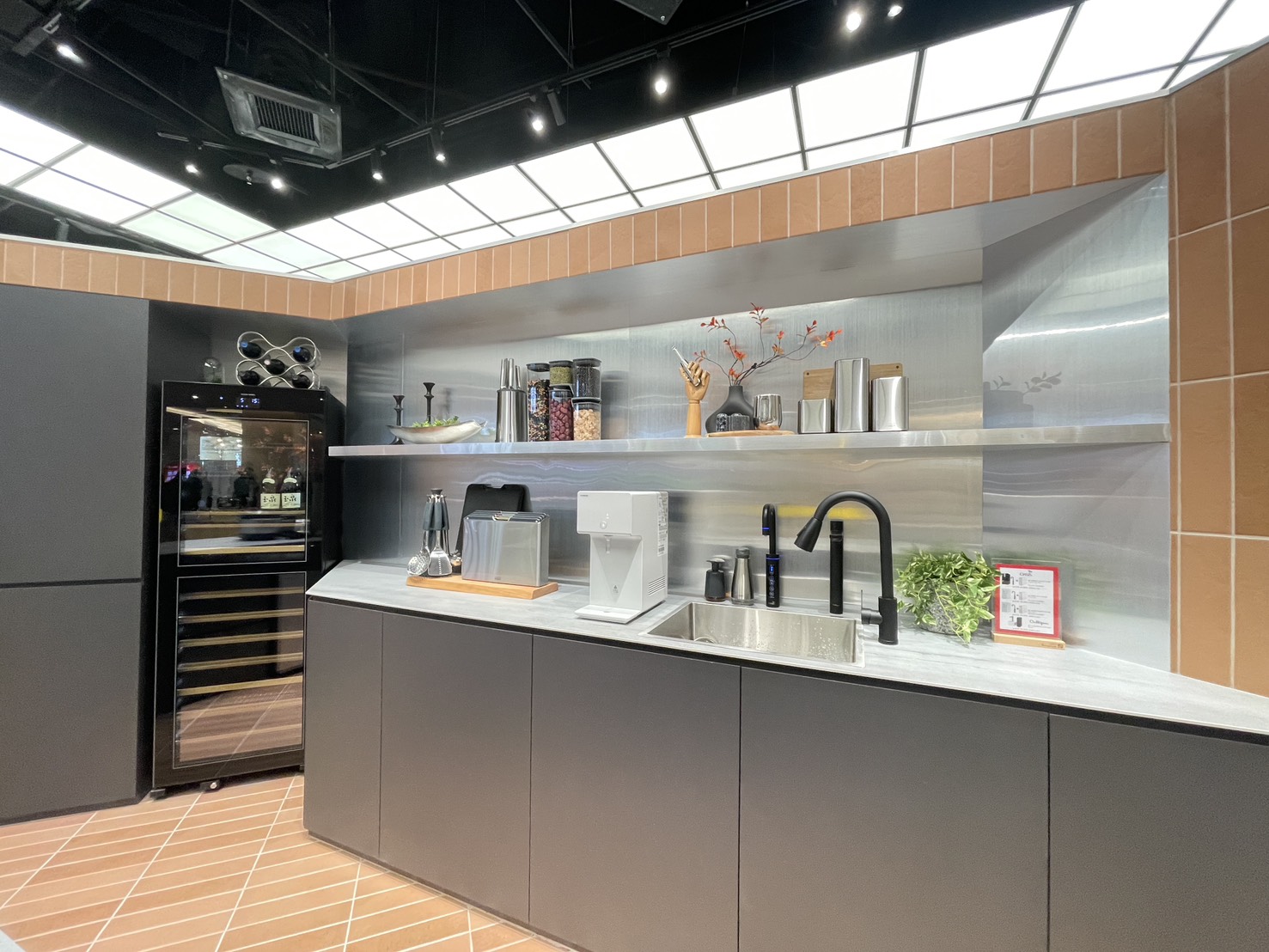 Urban Revivo LaLaport